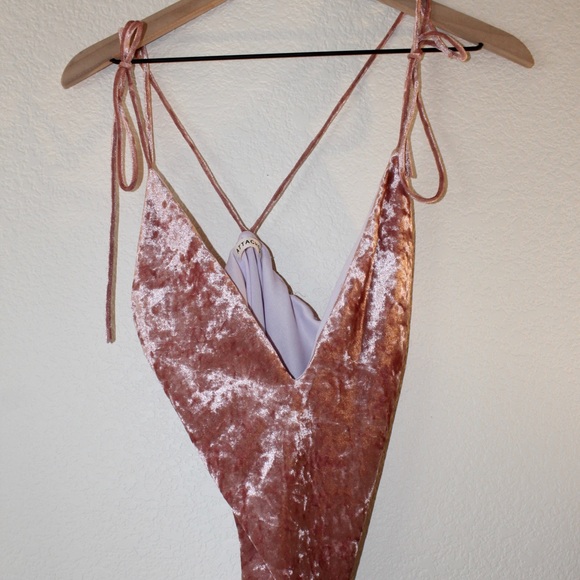 Laura’s boutique pink velvet body suit. - Picture 1 of 2